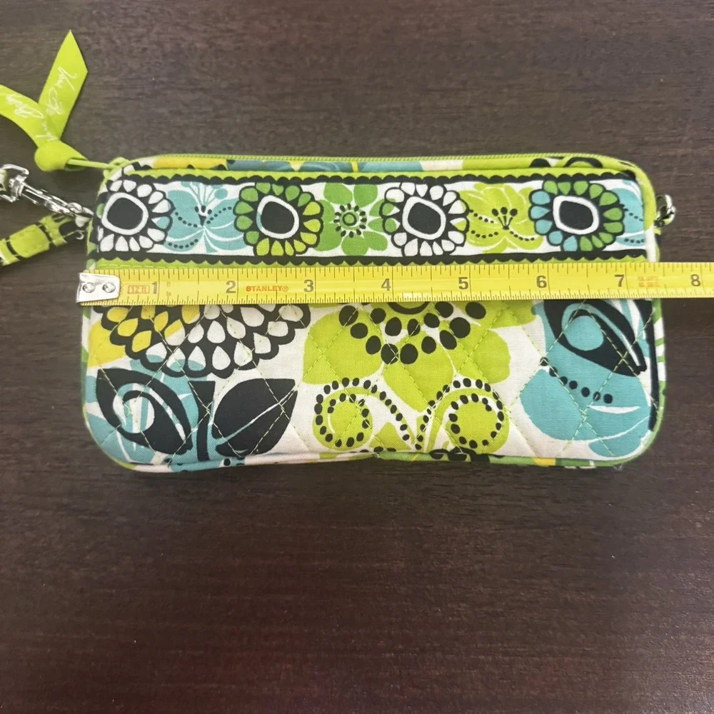 Vera‎ Bradley Limes Up Wristlet Zip Wallet Phone Case Credit Card Slots Retired